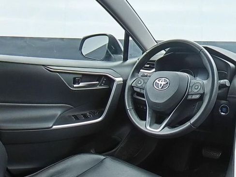 Used 2019 Toyota RAV4 XLE Premium w/ Cold Weather Package AWD/4WD image 18