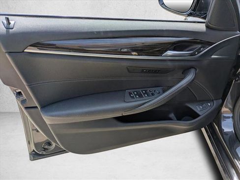 Used 2018 BMW 530e xDrive image 8