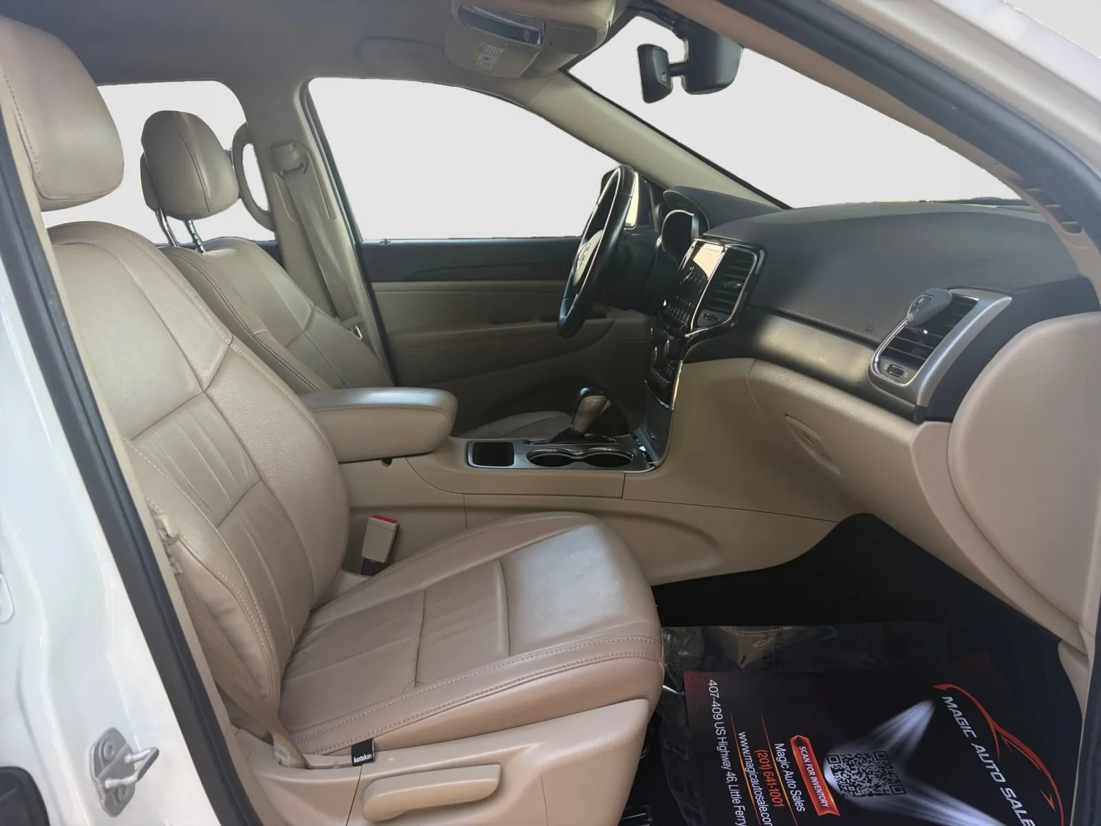 Used 2022 Jeep Grand Cherokee Laredo E AWD/4WD image 20