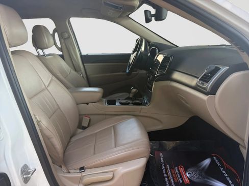 Used 2022 Jeep Grand Cherokee Laredo E AWD/4WD image 20
