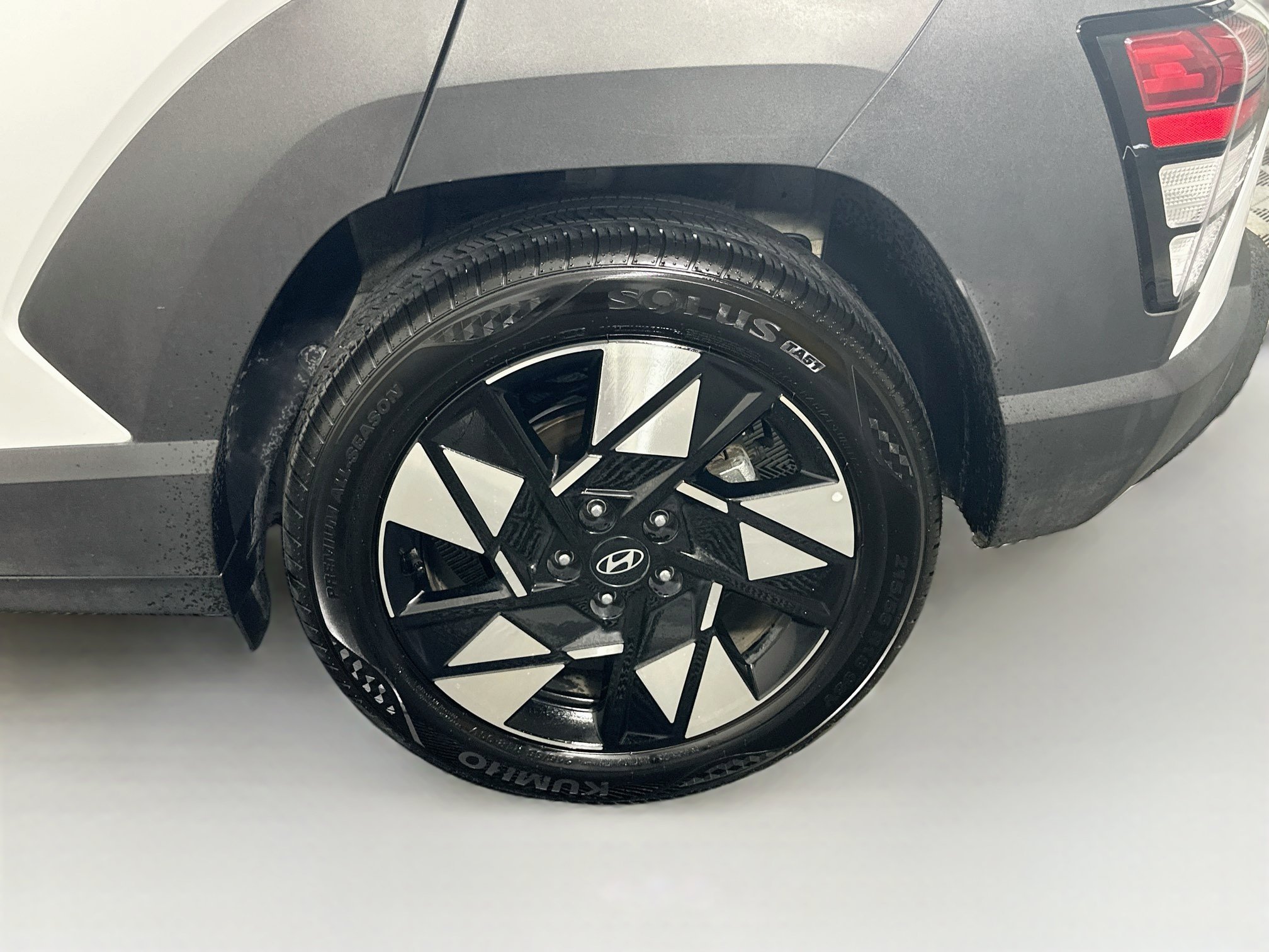 Used 2025 Hyundai Kona SEL FWD image 11