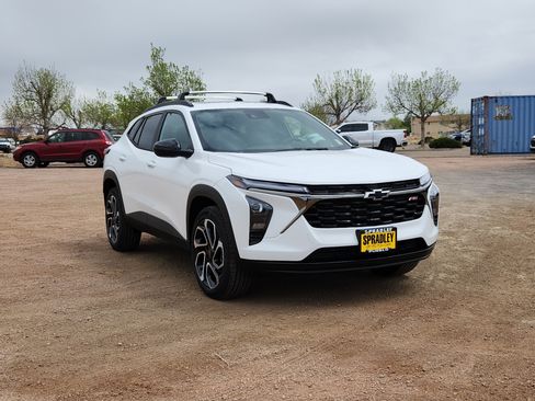 New 2026 Chevrolet Trax RS w/ Sunroof Package FWD image 4