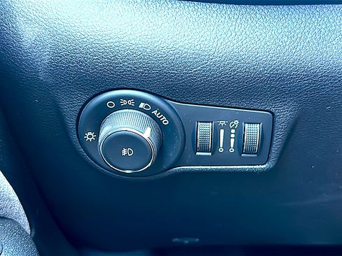Used 2024 Jeep Compass Latitude AWD/4WD image 36