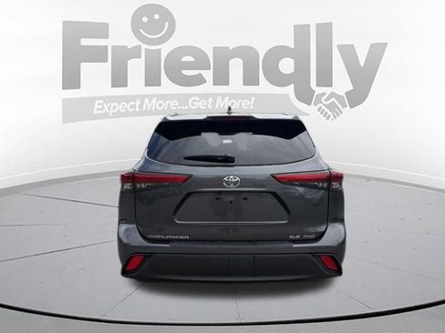 Used 2021 Toyota Highlander XLE AWD/4WD image 6