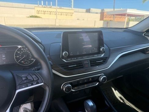 Used 2024 Nissan Altima 2.5 SV FWD image 12