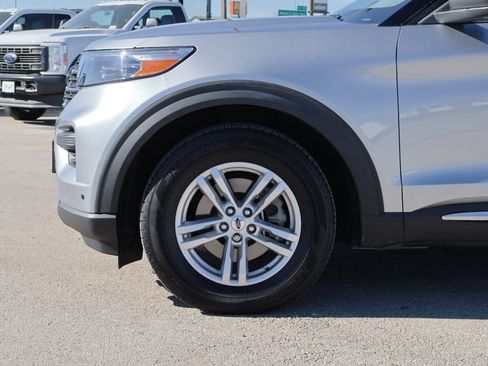 Certified 2023 Ford Explorer XLT image 12