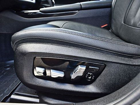 Used 2019 BMW 740i w/ Executive Package RWD image 48