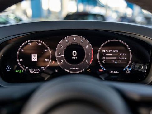 Certified 2025 Porsche Cayenne Coupe image 25