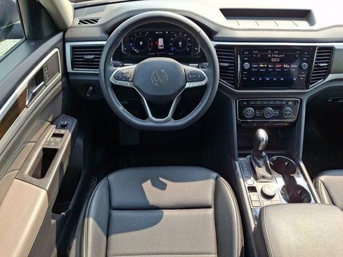 Certified 2022 Volkswagen Atlas SE w/ Panoramic Sunroof Package AWD/4WD image 16