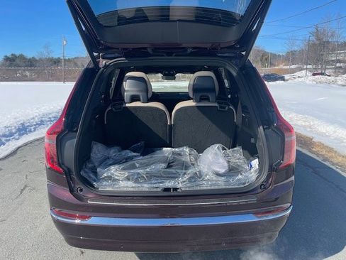 New 2026 Volvo XC90 T8 Ultra w/ Protection Package Premier AWD/4WD image 9