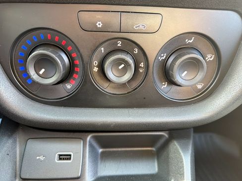Used 2022 RAM ProMaster City Tradesman FWD image 16