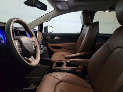 Used 2017 Chrysler Pacifica Limited FWD image 17