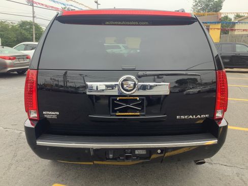 Used 2011 Cadillac Escalade Luxury image 6