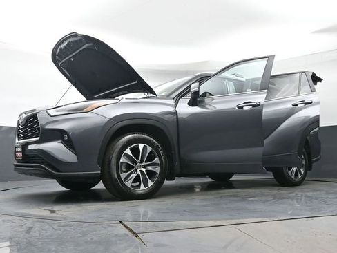 Certified 2024 Toyota Highlander XLE AWD/4WD image 48
