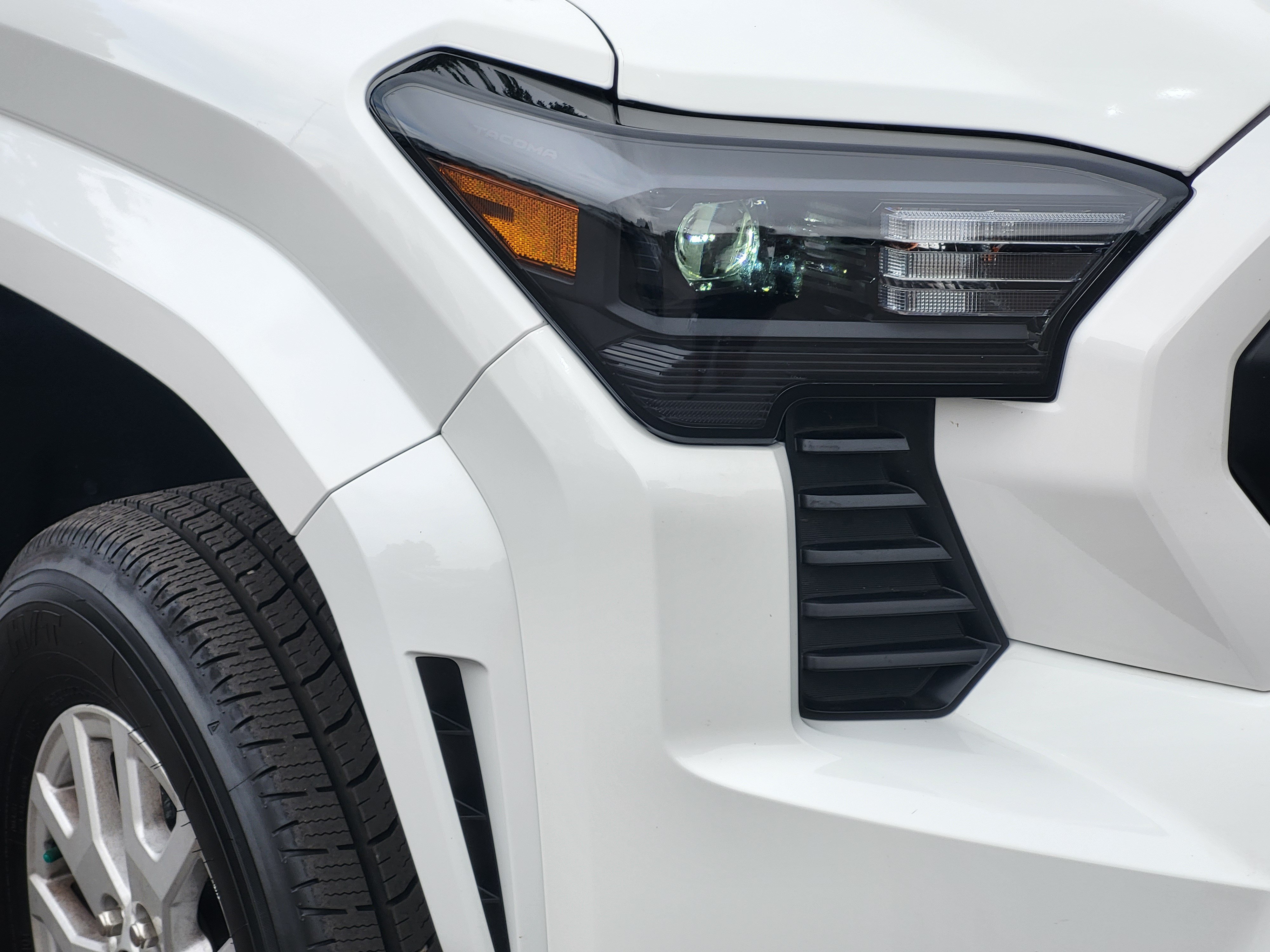 Certified 2026 Toyota Tacoma SR5 AWD/4WD image 5