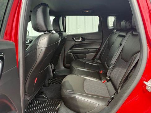 Used 2025 Jeep Compass Trailhawk image 5