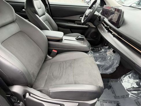 Used 2023 Nissan Ariya FWD image 9