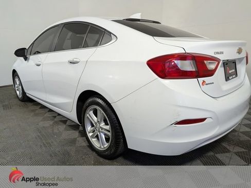Used 2018 Chevrolet Cruze LT w/ Convenience Package FWD image 4