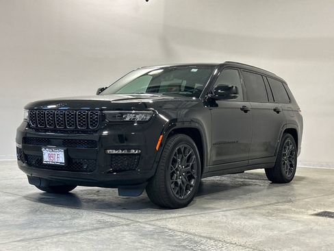 Used 2023 Jeep Grand Cherokee L Summit AWD/4WD image 2