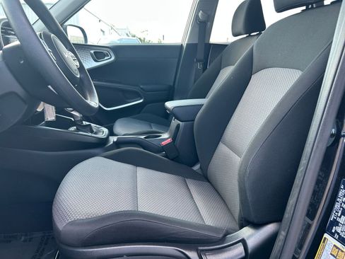 Used 2025 Kia Soul LX w/ LX Technology Package image 22