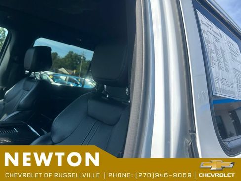Used 2023 Jeep Wagoneer 4WD w/ Premium Group I image 5