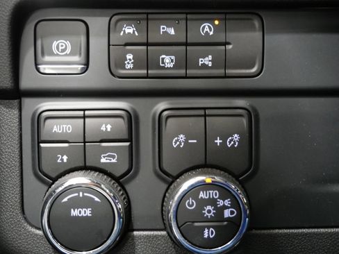 Used 2025 Chevrolet Tahoe RST w/ Comfort Package AWD/4WD image 14