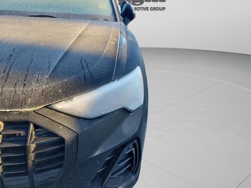 Used 2022 Audi Q3 2.0T Premium w/ Black Optic Sport Package image 9