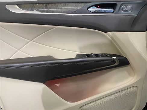 Used 2017 Lincoln MKC Reserve w/ Lincoln MKC Climate Package image 9