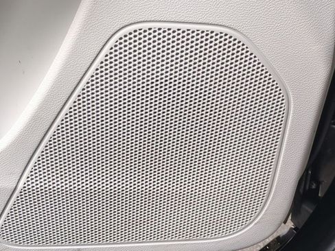 Used 2019 Jeep Cherokee Limited image 31