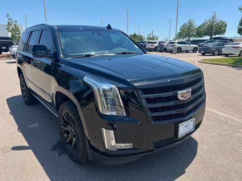 Used 2018 Cadillac Escalade Premium Luxury AWD/4WD image 7