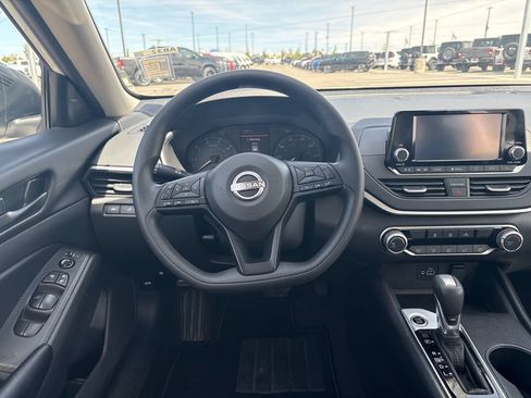 Used 2024 Nissan Altima 2.5 S FWD image 15