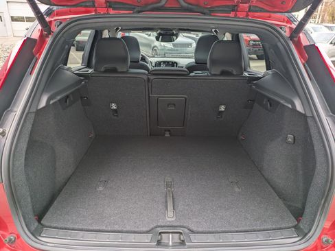 Used 2022 Volvo XC40 T5 R-Design w/ Advanced Package image 27