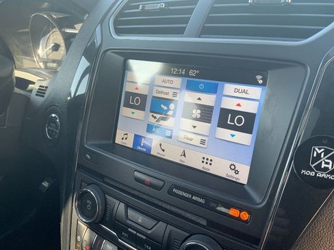 Used 2018 Ford Explorer XLT w/ Equipment Group 202A image 18