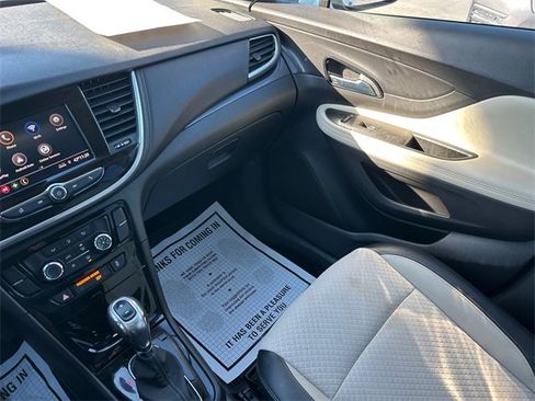Used 2022 Buick Encore Preferred image 28