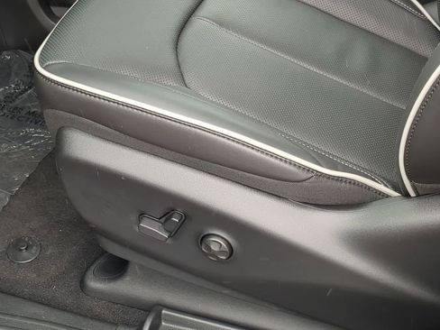 New 2026 Chrysler Pacifica Limited w/ S Appearance Package image 13