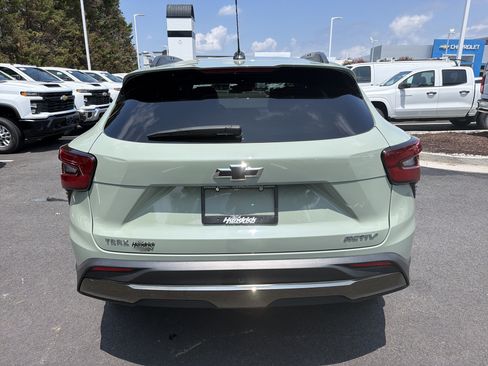 Used 2025 Chevrolet Trax ACTIV w/ Sunroof Package FWD image 9