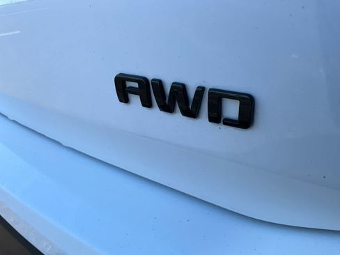 Used 2024 Chevrolet Equinox LS w/ Sport Edition AWD/4WD image 17