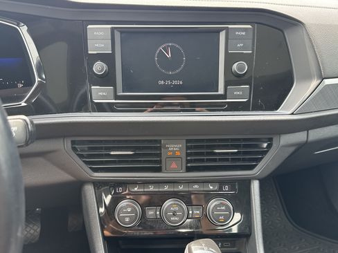 Used 2022 Volkswagen Jetta SE FWD image 12