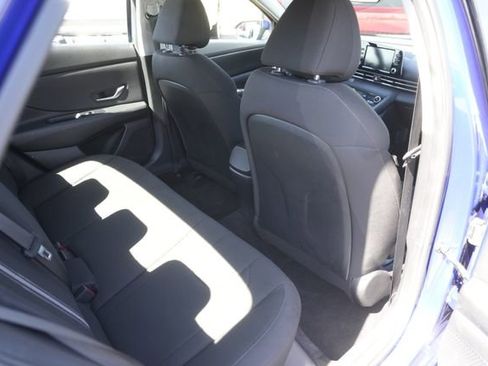 Used 2021 Hyundai Elantra SEL w/ Convenience Package image 14