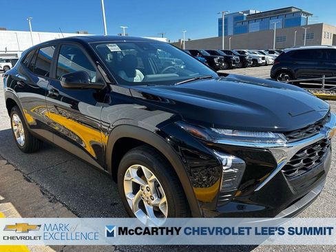 New 2026 Chevrolet Trax LS w/ LS Convenience Package FWD image 6