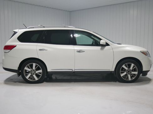 Used 2015 Nissan Pathfinder Platinum w/ Cargo Package image 4