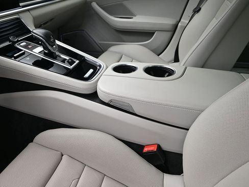 Used 2022 Porsche Panamera 4 Executive AWD/4WD image 22