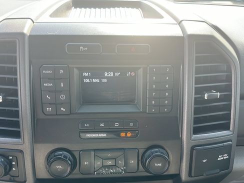 Used 2020 Ford F550 4x4 Regular Cab Super Duty image 11