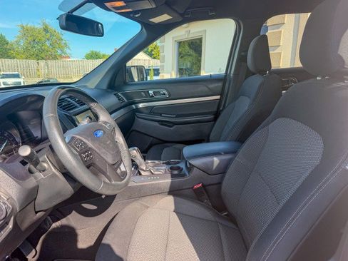 Used 2019 Ford Explorer XLT w/ Equipment Group 201A FWD image 5