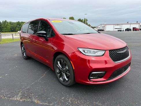 New 2026 Chrysler Pacifica Select FWD image 3