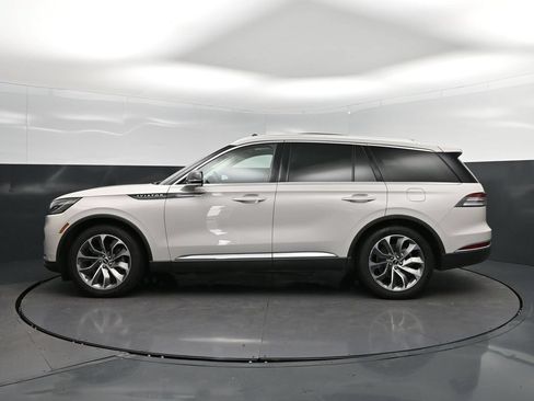 Used 2025 Lincoln Aviator Reserve w/ Luxury Package RWD image 4