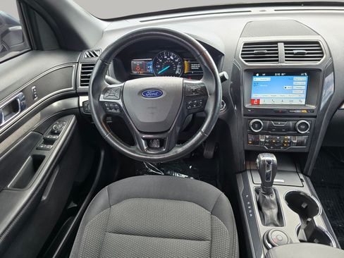 Used 2018 Ford Explorer XLT w/ Equipment Group 201A AWD/4WD image 2