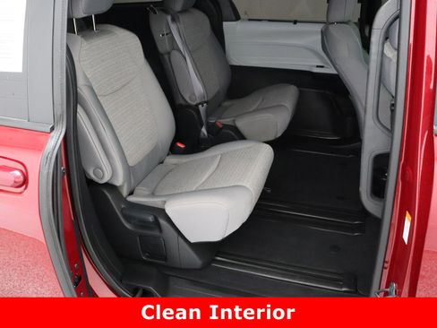 Certified 2025 Toyota Sienna LE image 33