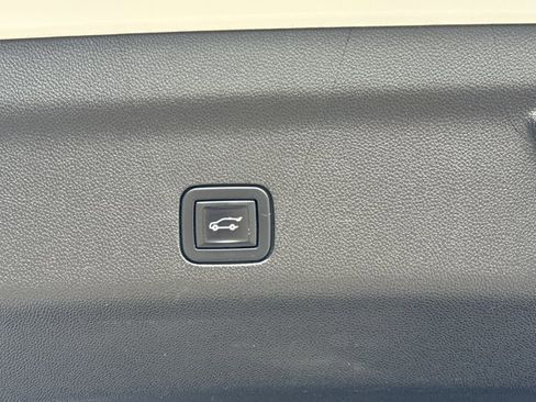 Used 2021 Chevrolet Tahoe Z71 image 11