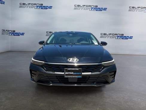 Used 2025 Hyundai Elantra Limited FWD image 2